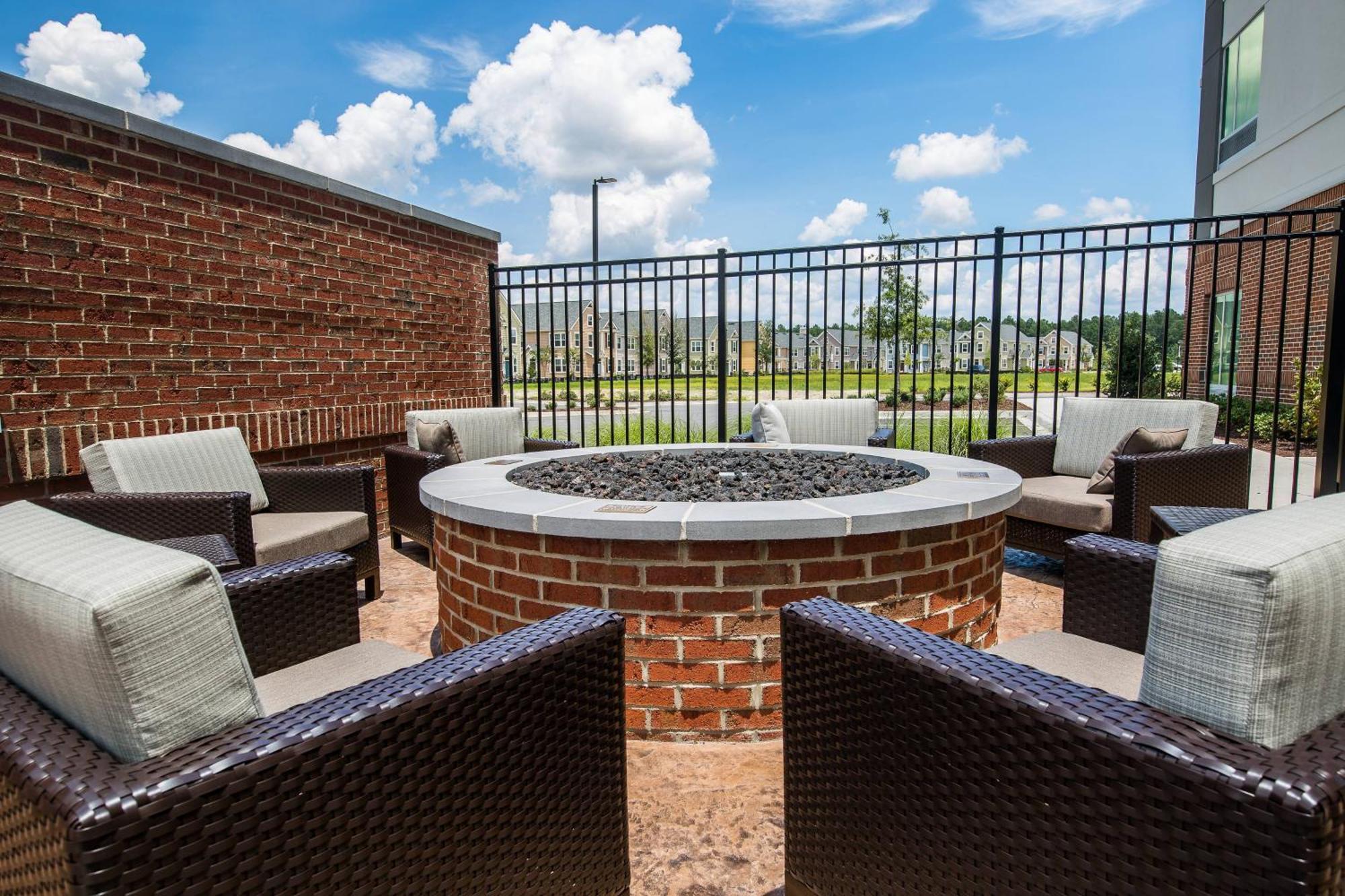 Hotel Courtyard By Marriott Columbia Cayce Exterior foto